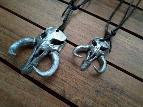 Ang Mandalorian Mythosaur Skull Pendant (3D printed)